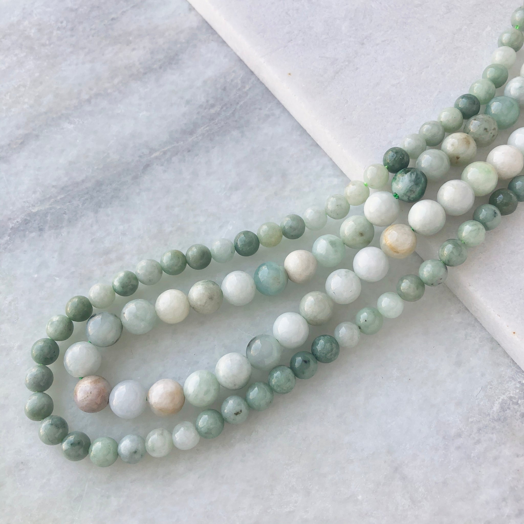 90.8g 14KYG PALE GREEN JADE & APPROX. 0.21CTW DIAMOND BEADED NECKLACE 31  INCH - Hawaii Estate & Jewelry Buyers